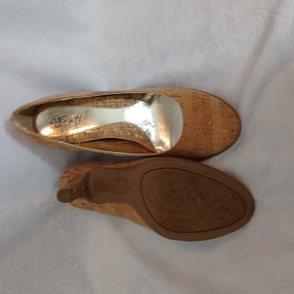Euro Soft Sofft Cork & Gold Anabelle Heels  Pumps Size 6.5 M - Picture 3 of 6